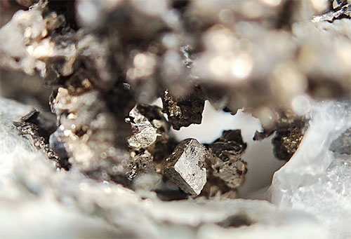 需求趋旺银价上涨 冶炼企业发力伴生矿提炼技术